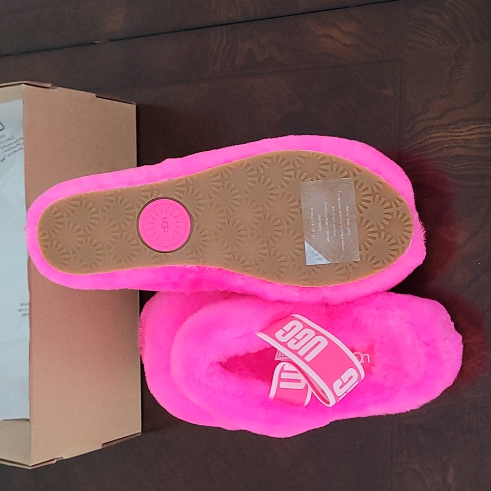 Ugg - Picture 3 of 4
